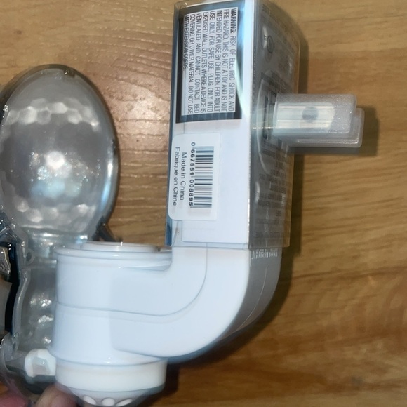 Bath & Body Works Wallflower Plug Diffuser Light Up Hat Snowman - Picture 7 of 8